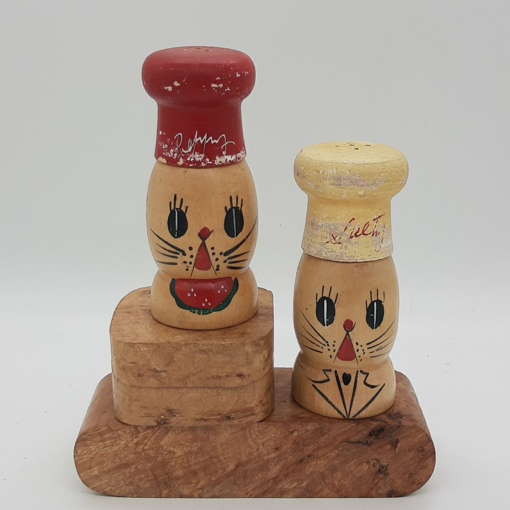 𝅺VINTAGE Salty & Peppy Shakers/Grinders
